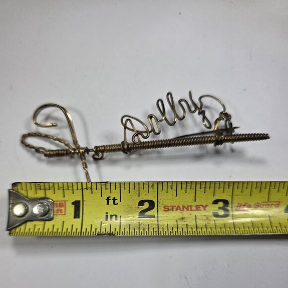 Vtg Wire Name Pin Brooch Dolly removable scabbard womens Jewelry sword pirate - Picture 4 of 4